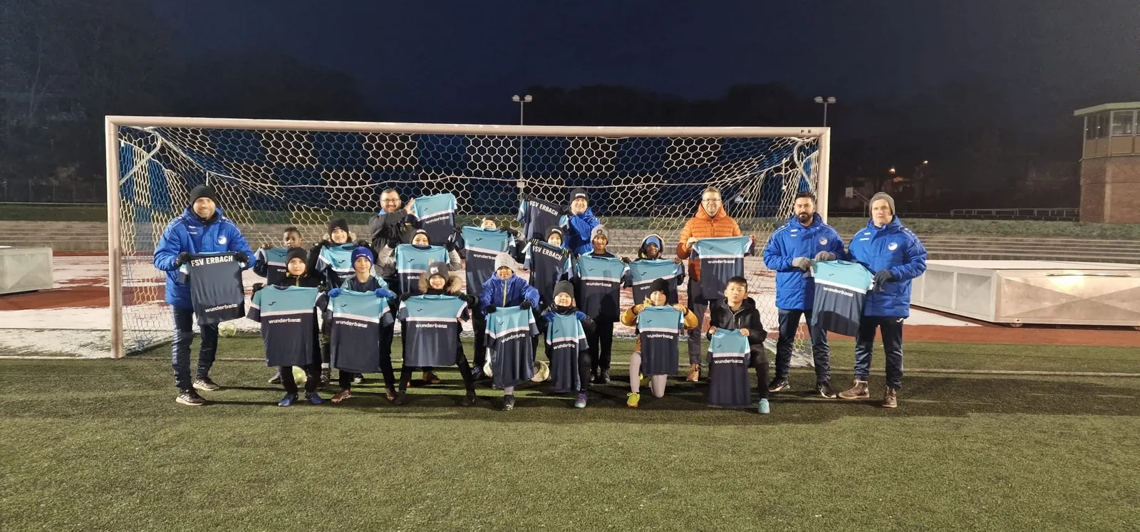 Die E-Jugend des FSV Erbach mit neuer Trainingskleidung