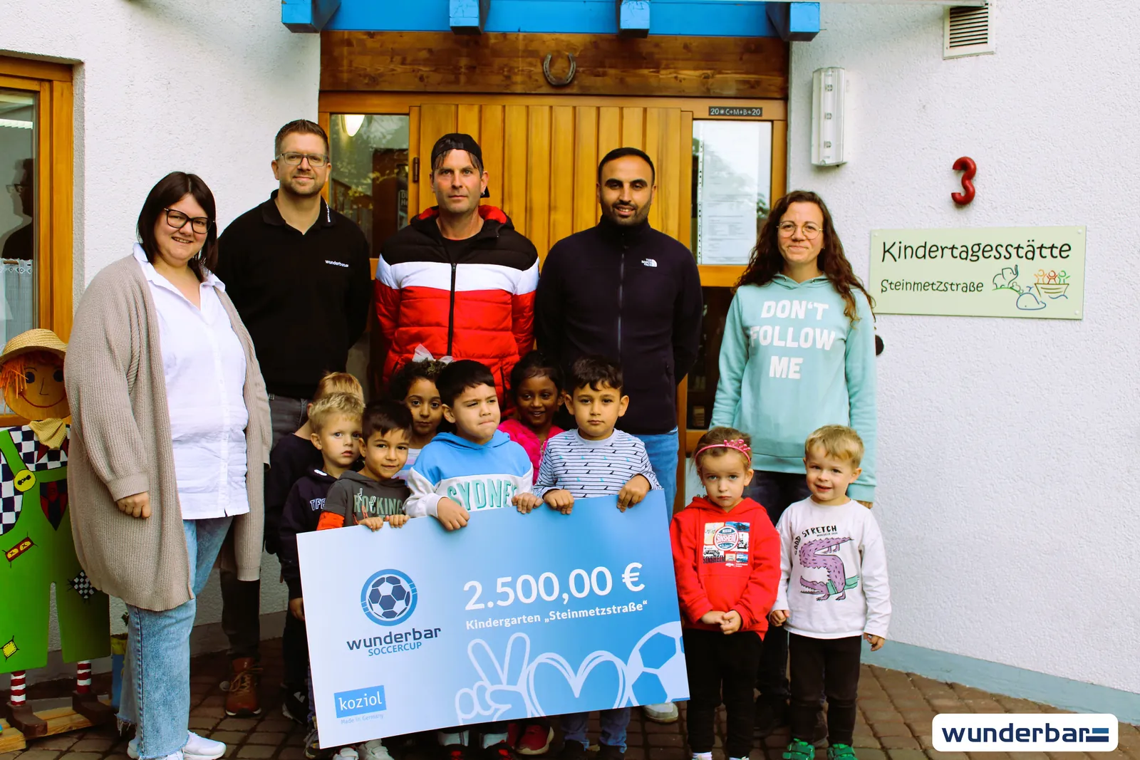 Scheckübergabe über 2.500 Euro an die Kindertagesstätte Steinmetzstraße in Höchst