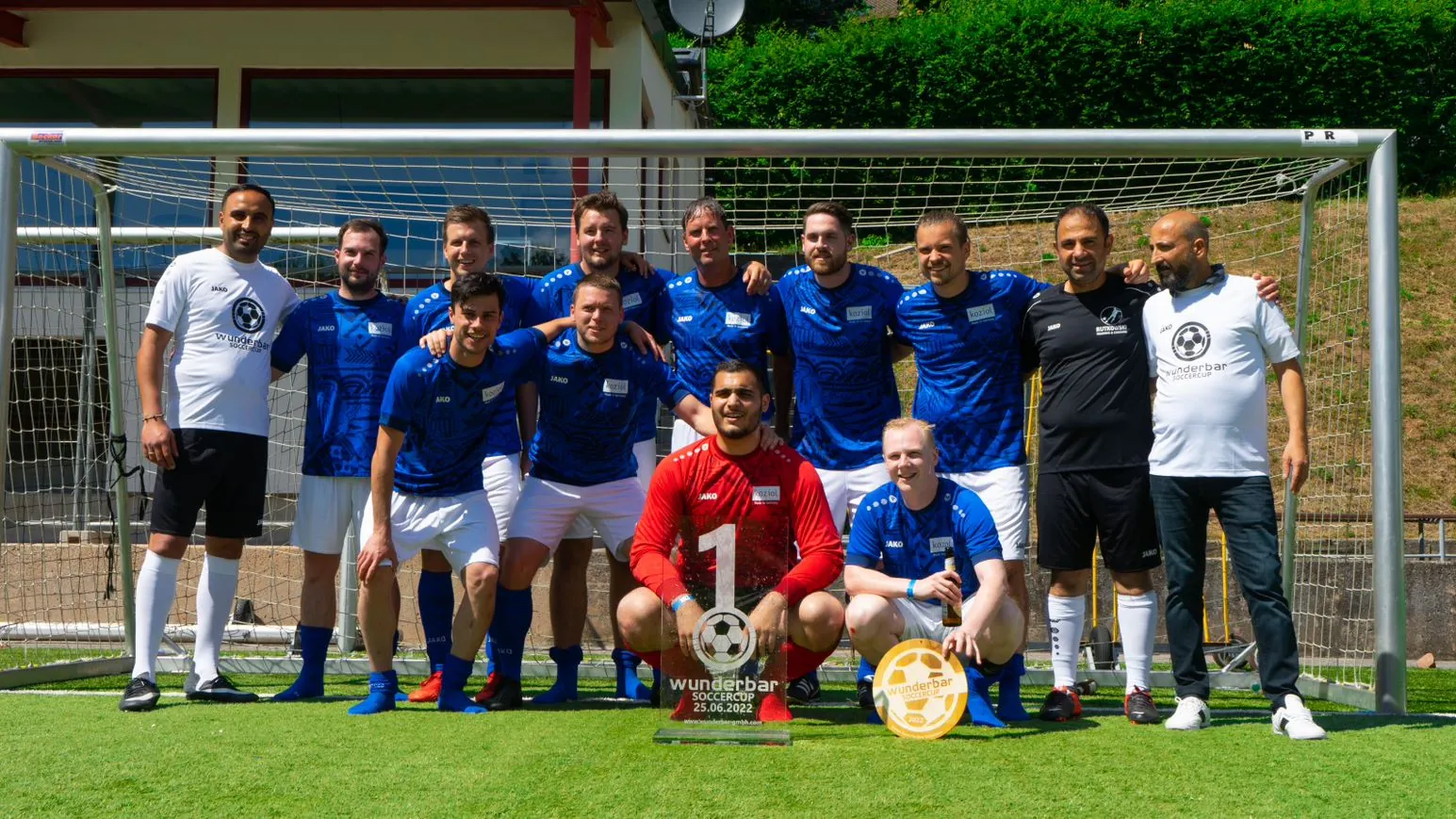 Siegerteam und Teilnehmer des wunderbar Soccercups 2022 im VfL-Stadion Michelstadt